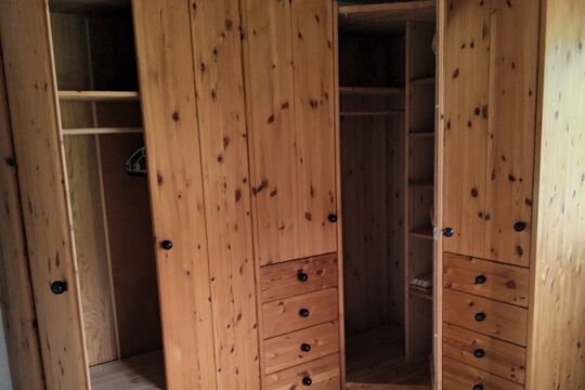 Schrank offen.jpg